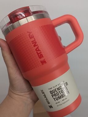 NEW STANLEY Water Bottle cup The Quencher Protour Tumbler 20 oz Coral Fade
